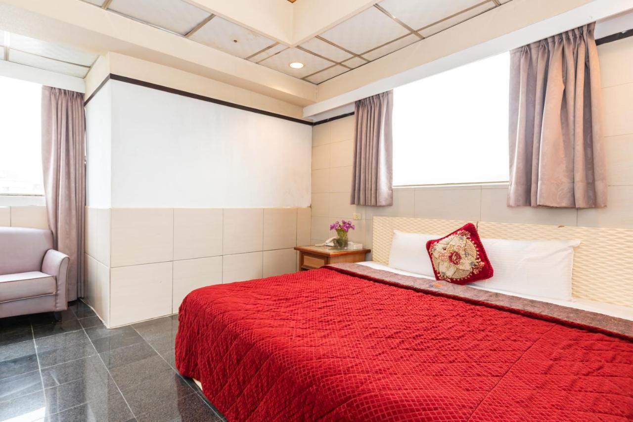 Yi Pin Business Hotel Taoyuan Exterior photo