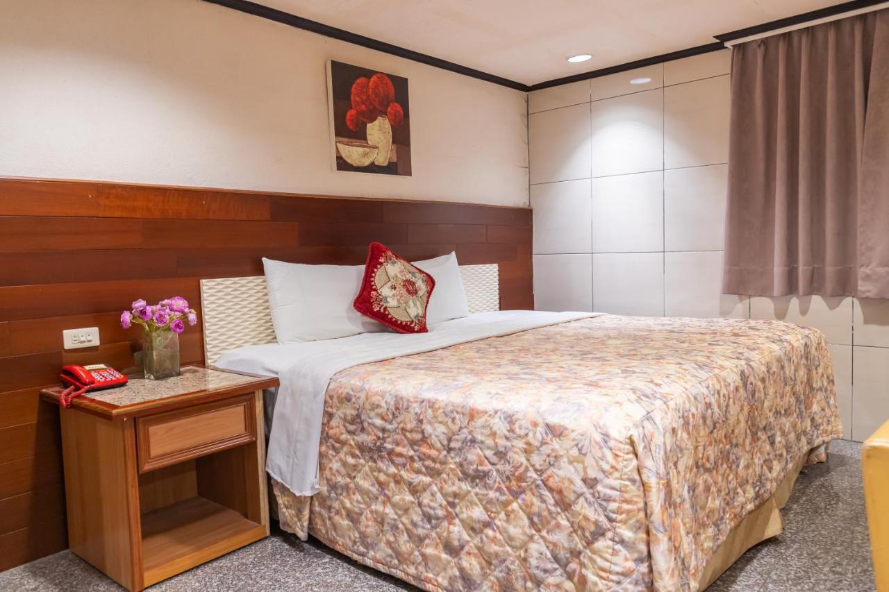 Yi Pin Business Hotel Taoyuan Exterior photo
