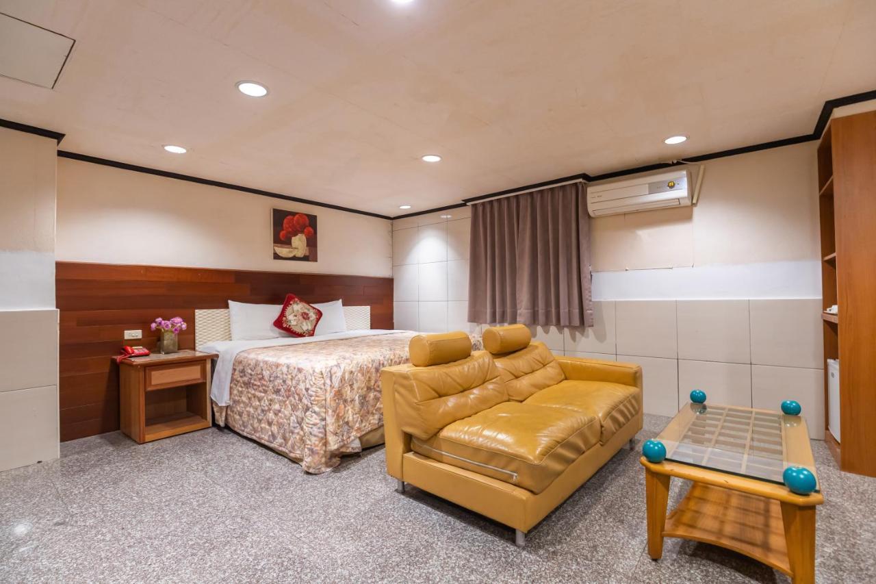 Yi Pin Business Hotel Taoyuan Exterior photo