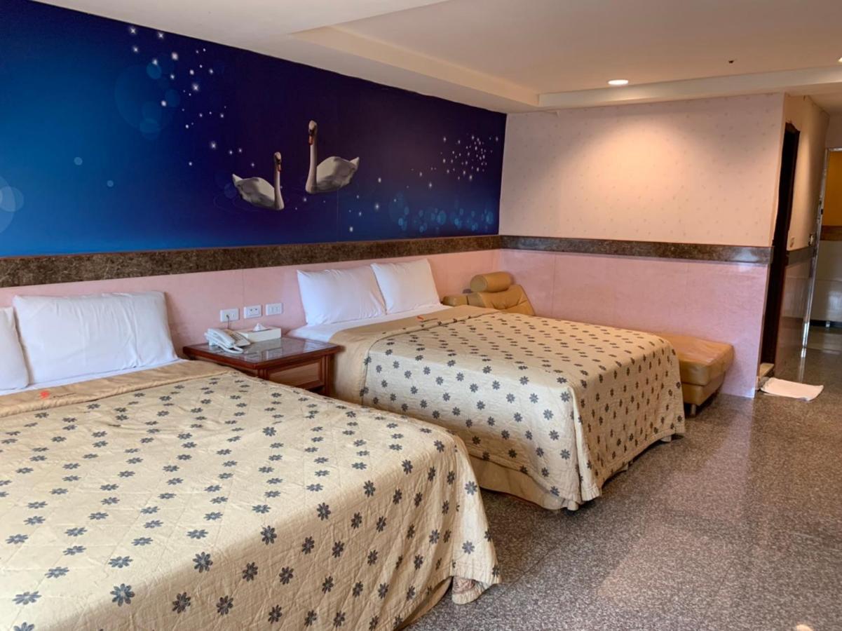 Yi Pin Business Hotel Taoyuan Exterior photo