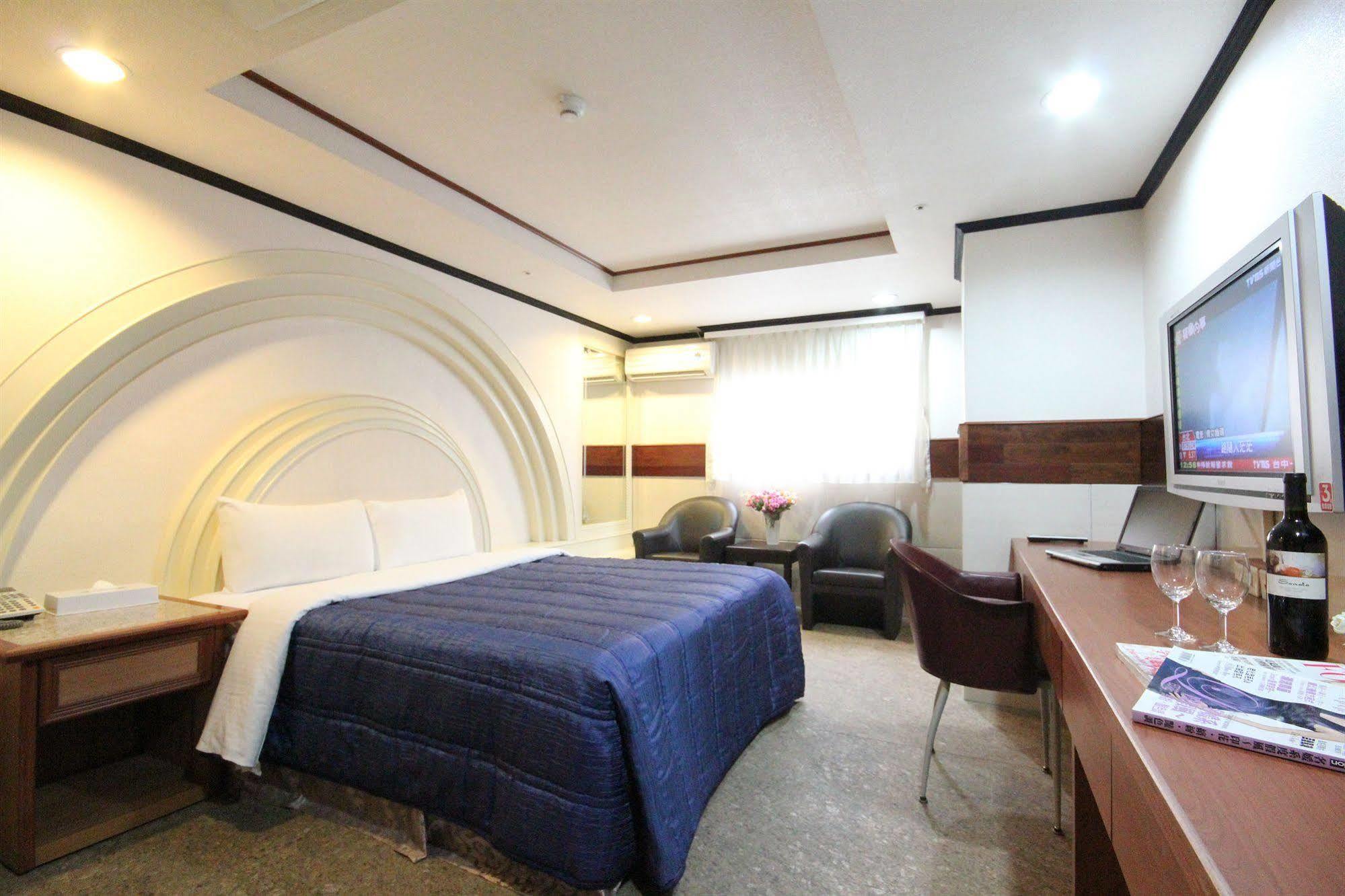 Yi Pin Business Hotel Taoyuan Exterior photo